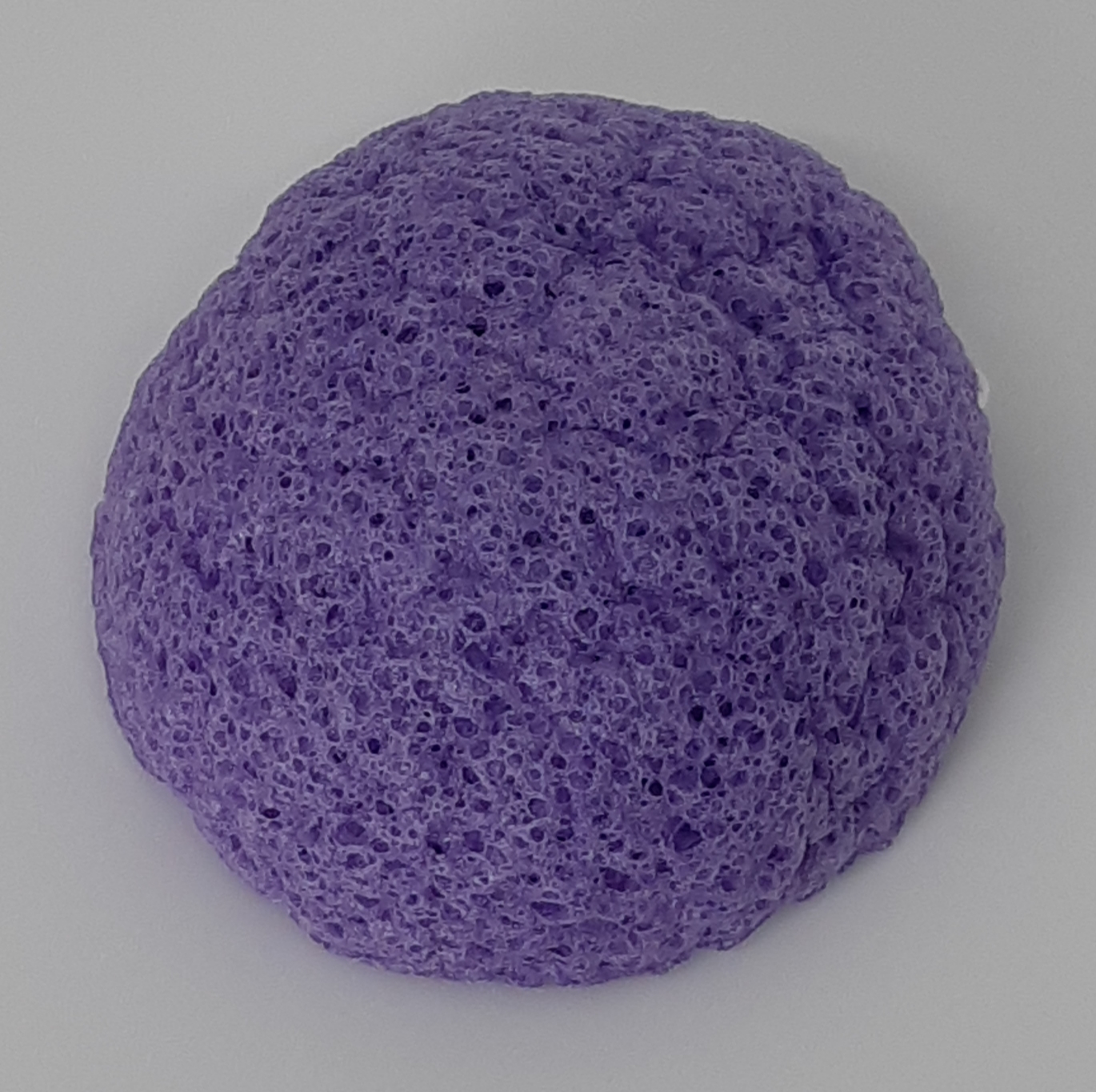 éponge de konjac enrichie à la lavande (2) éponge de konjac lavande
